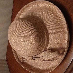 NWOT. Tuscany gold glitter hat with double bow on side. Large rim.